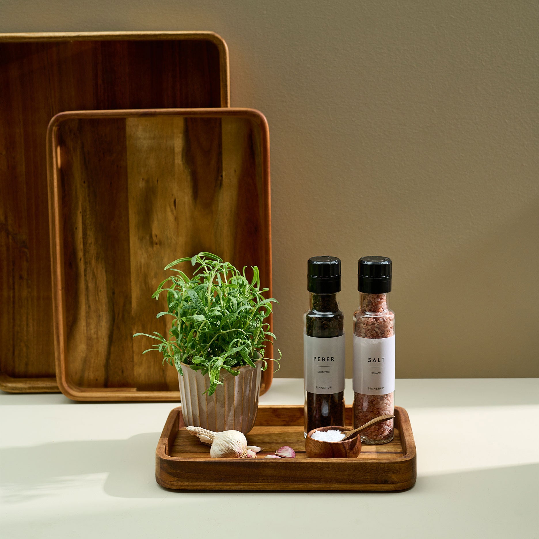 Auri Akazienholz Tablett mit Griff